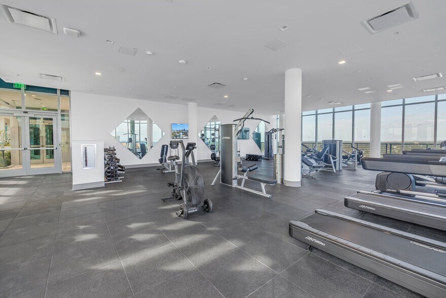 Building Photo - 777 3rd Ave N