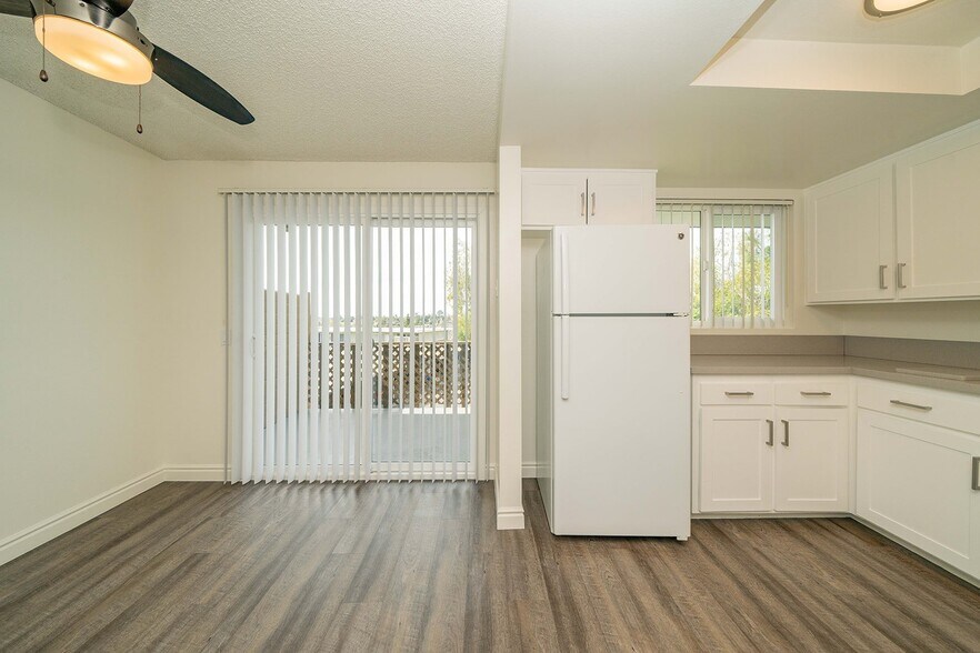 Building Photo - 1150 Meadow Lake Dr