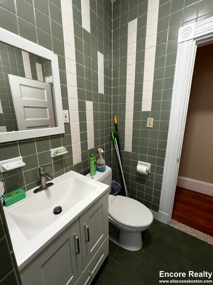 Building Photo - 759 Boylston St