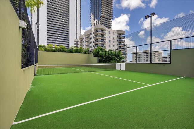 Building Photo - 700 NE Miami Pl