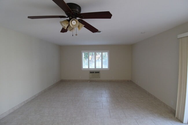 Building Photo - Concord/ Walnut Creek Border! 2172 sq ft h...
