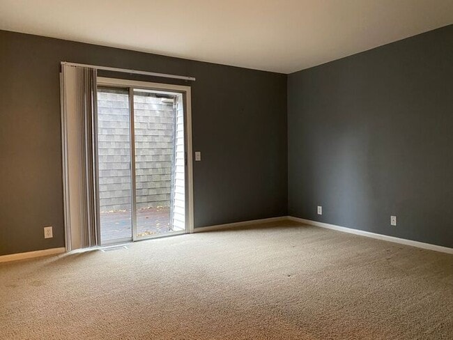 Building Photo - Large 2 Bed 2.5 Bath Apt in Green Hills - Vandy Belmont Lipscomb!