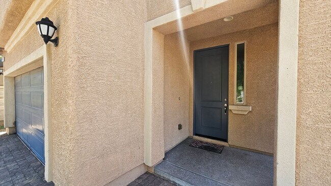 Building Photo - Large 4 bedroom in gated Stetson Trails Community