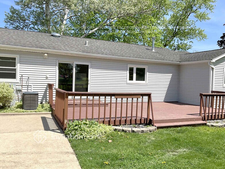 Building Photo - 235 Batavia Ln