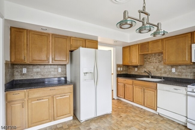 Building Photo - 254 Darlington Ave