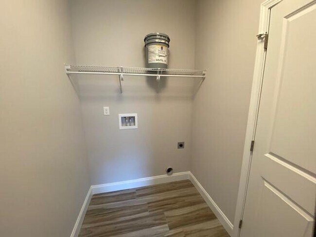 Building Photo - Spacious 3 Bedroom Home in Mary Esther!
