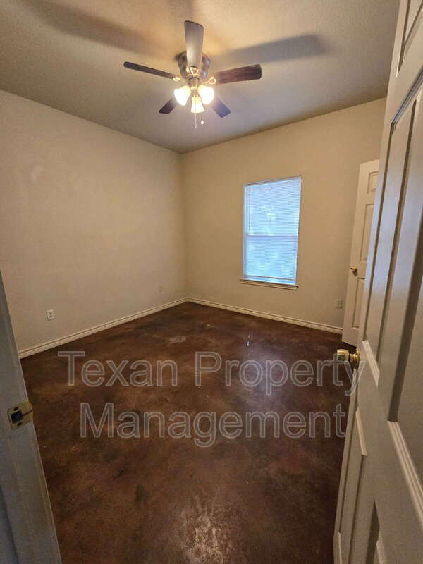 Building Photo - 3705 Mandy Dr