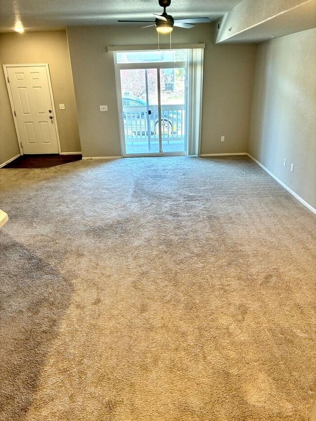 Building Photo - 2 WEEKS FREE! Spacious Townhome!