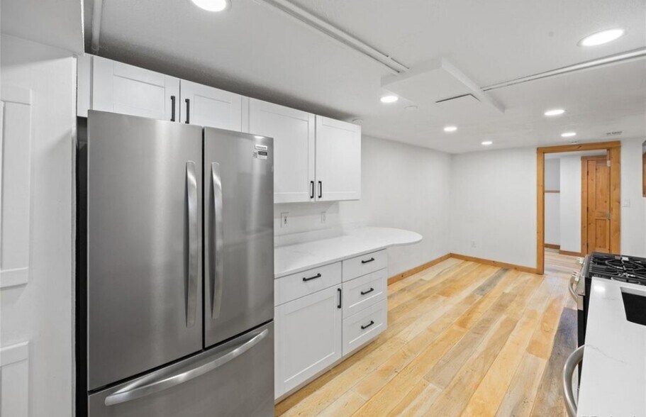 Front door refrigerator and counter height peninsula for eat in kitchen - 5014 W 36th Ave