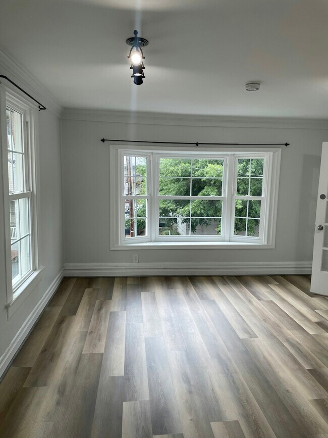 Building Photo - 201 Union St