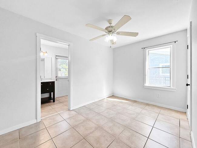 Building Photo - 1 MONTH FREE RENT! Stunning Sarasota Home with Pool – Minutes from Siesta Key Beach!