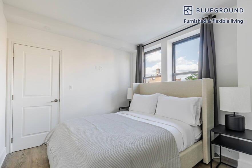 Building Photo - 45 W 81st St