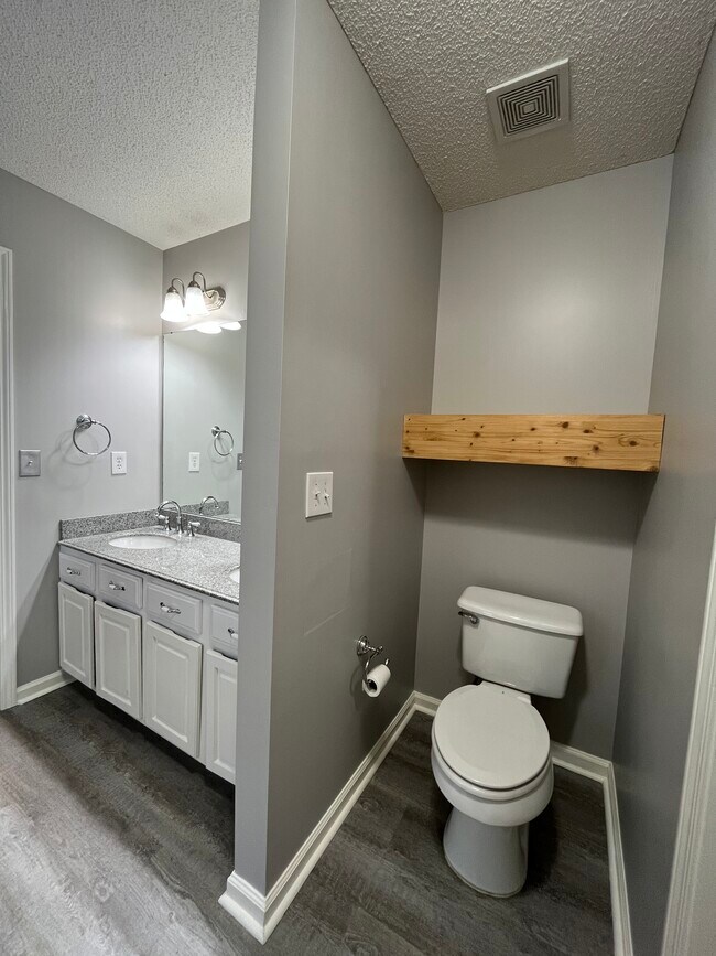 Building Photo - 107 Vanessa Dr