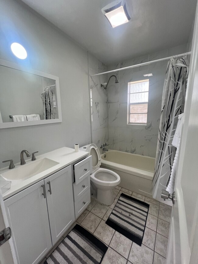 Building Photo - 4809 Steyr St