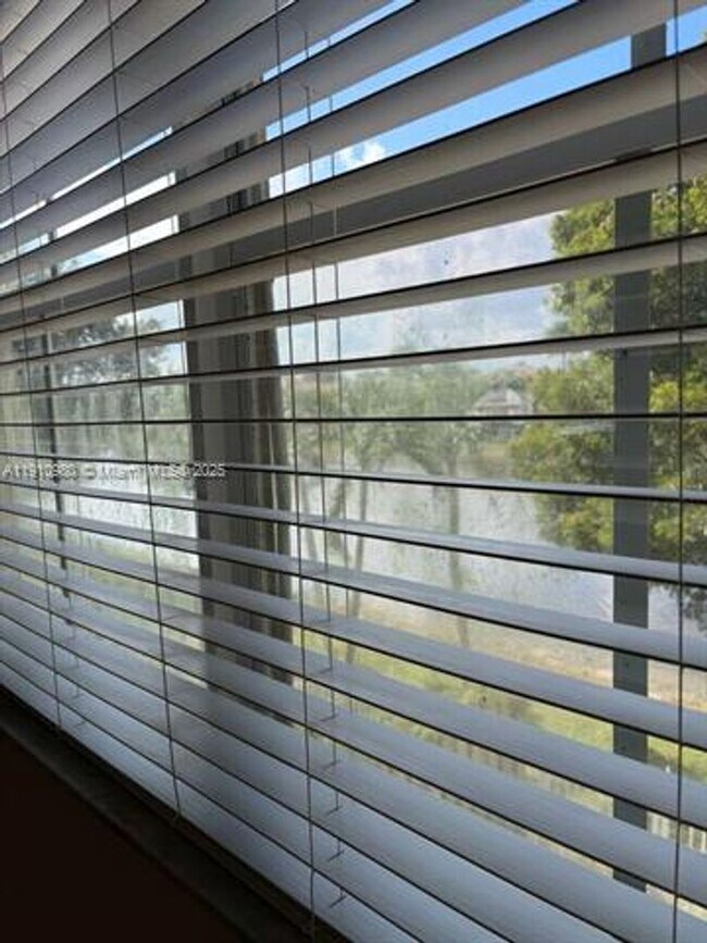 Building Photo - 8666 NW 114th Ave