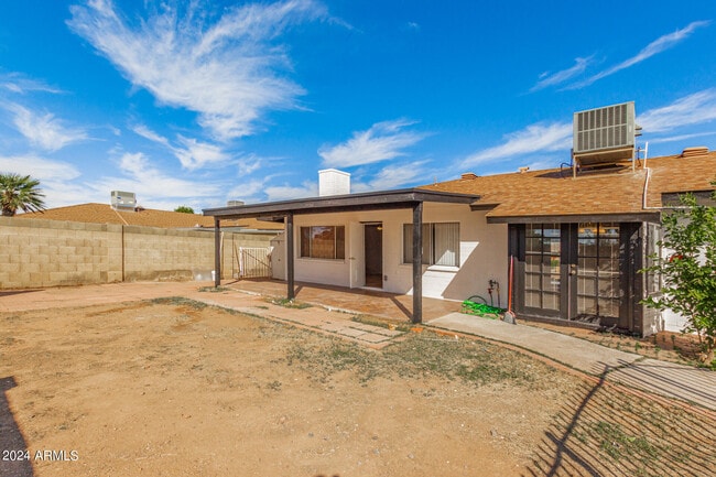 Building Photo - 1835 E Yale Dr