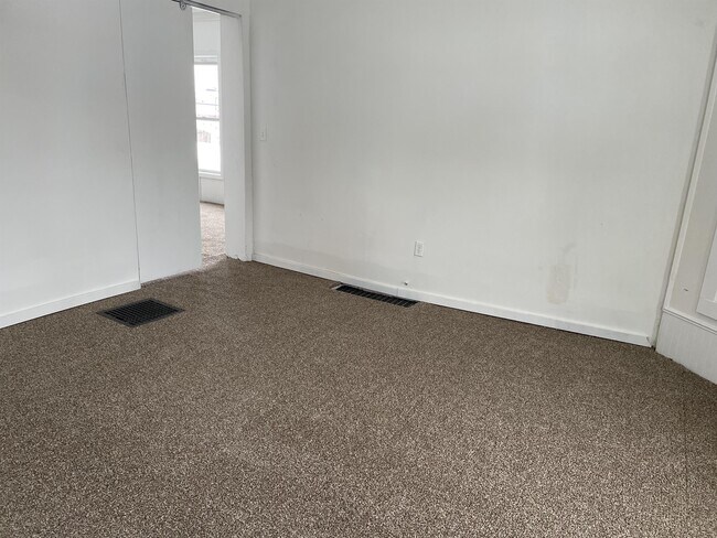 Building Photo - 100 Summit Ave