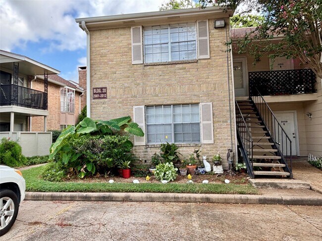 Building Photo - 2800 Jeanetta St