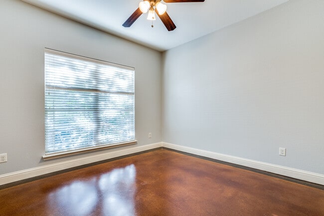 Building Photo - 2714 Merida Ave