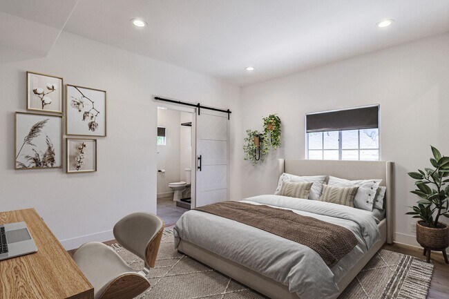 Building Photo - Chic Fully Renovated Luxury Home in the Burbank Hills!