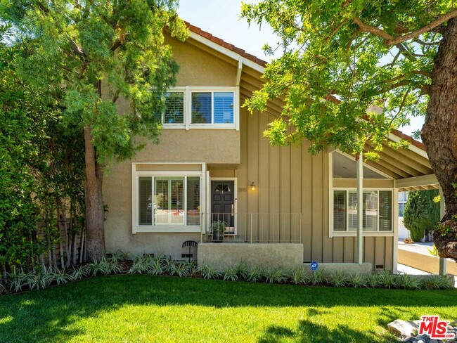 Building Photo - 2898 Woodwardia Dr