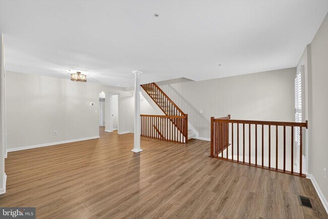 Building Photo - 107 Quiet Waters Pl