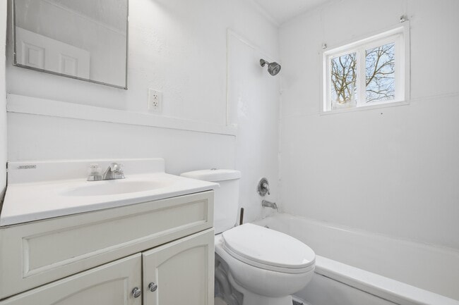 Building Photo - 1614 W 18th St