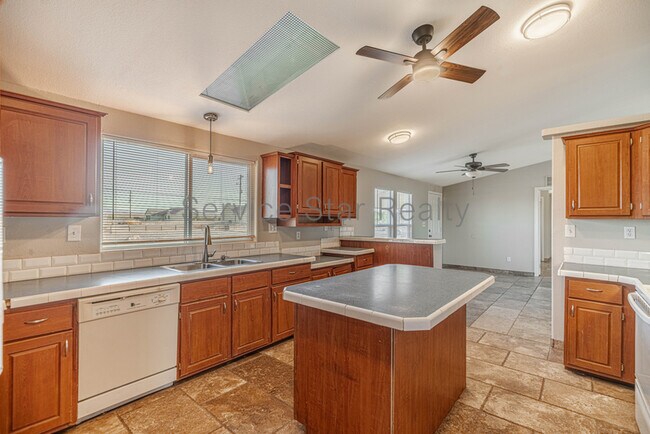 Building Photo - 18143 W Morning Vista Ln