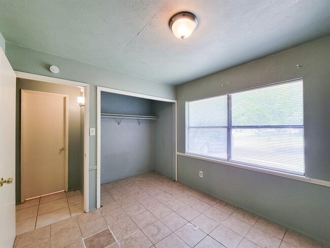 Building Photo - 17423 Ranch Country Rd