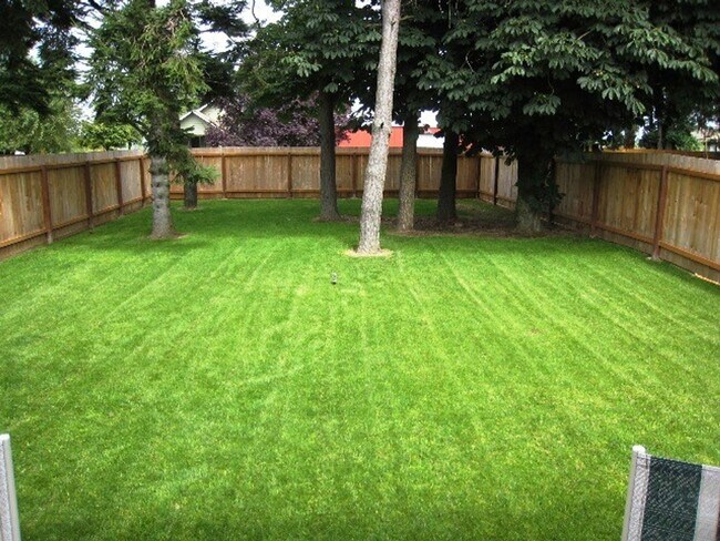 Building Photo - 3 Bed 2.5 Bath Lynden Townhome