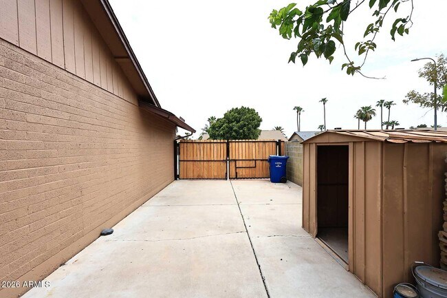 Building Photo - 1904 N Arrowhead Cir