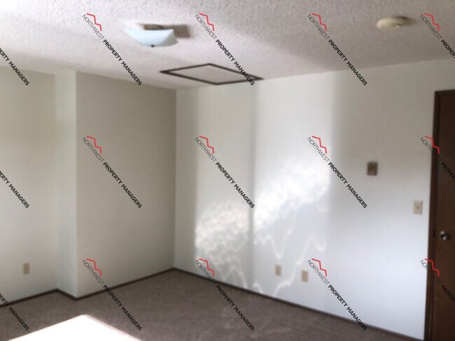 Building Photo - R115