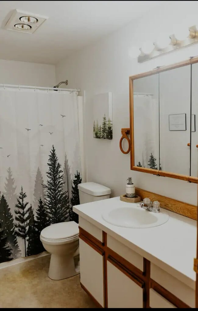 Building Photo - 303 S Bayview Ave