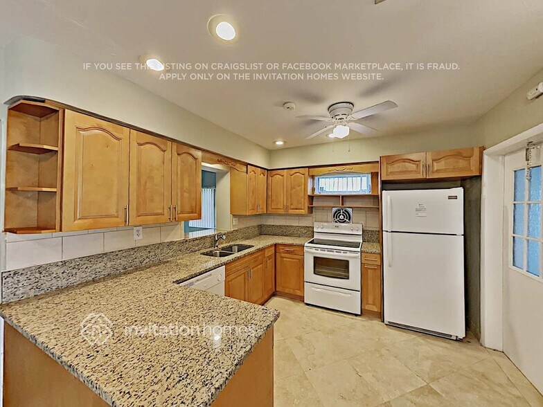 Building Photo - 2720 SW 15th Ct