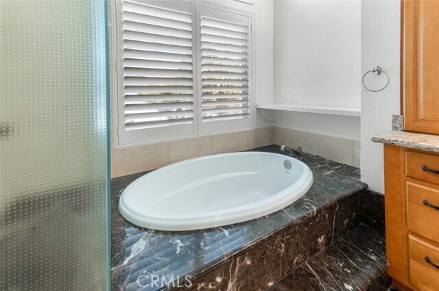 Building Photo - 4 Bayview