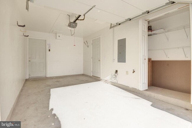 Building Photo - 1984 Crescent Park Dr