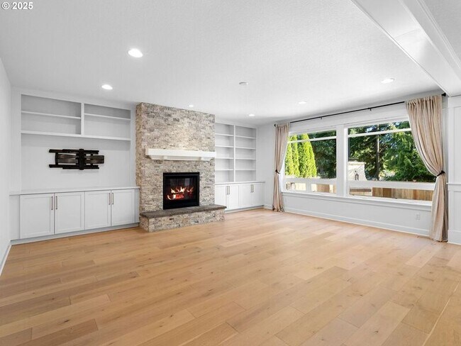 Building Photo - 9010 SW Inez St