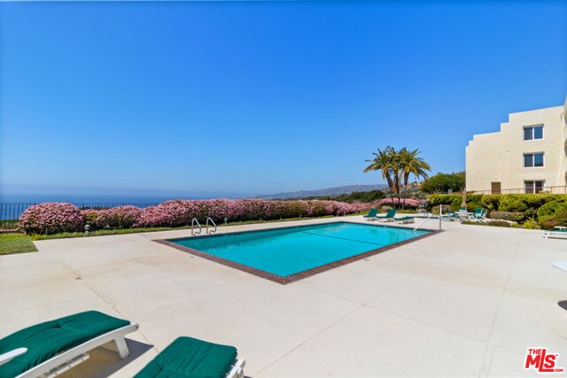 Building Photo - 3200 La Rotonda Dr
