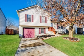 Building Photo - Spacious 3 Bedroom Home