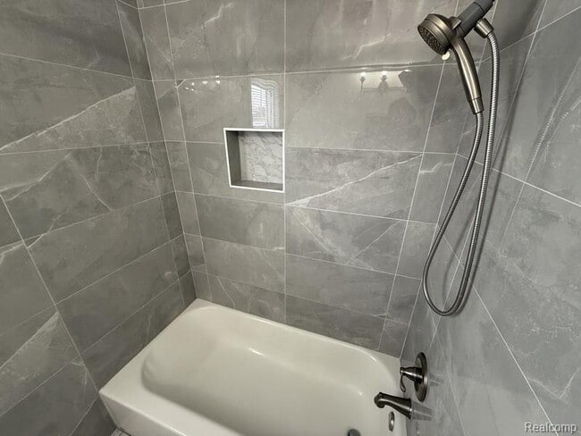 Building Photo - 1465 E 14 Mile Rd