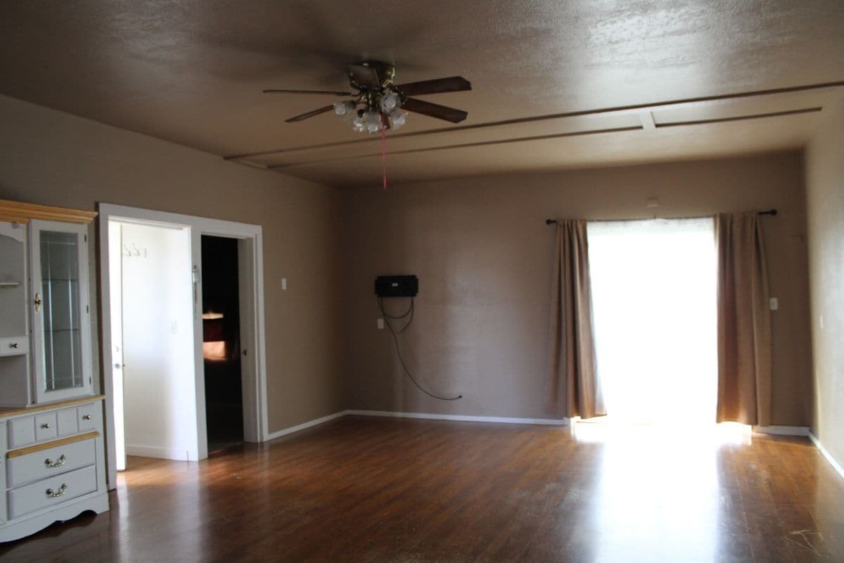 Building Photo - 517 W C St