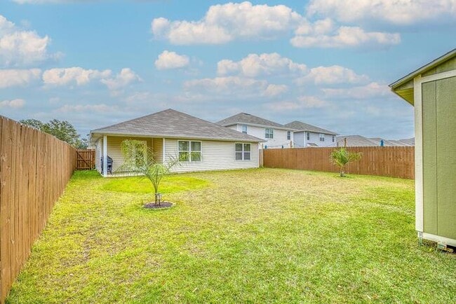 Building Photo - Updated and Move In Ready 4/2 in Cantonment