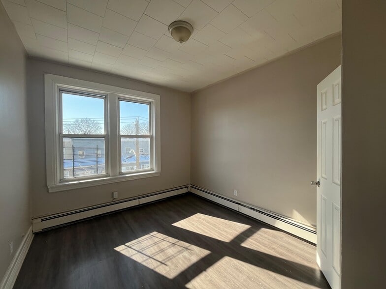 Building Photo - 67 W 53rd St