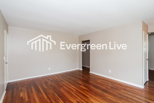 Building Photo - 651 Fairborn Rd