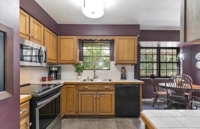 Building Photo - Beautiful 4 Bedroom Home in Midtown Fort Collins!