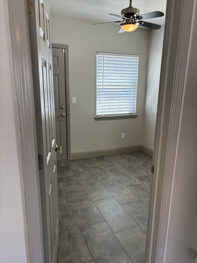 Building Photo - MOVE IN SPECIAL ***Reduced rent with immed...