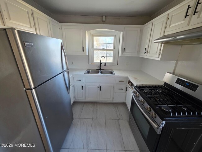 Building Photo - 6 4th St