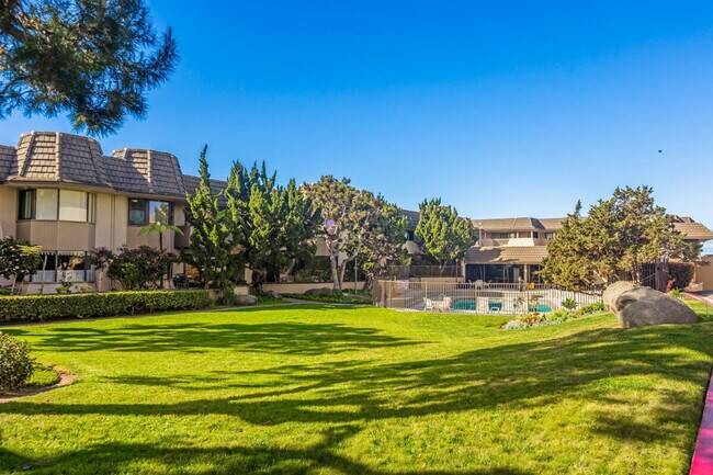 Building Photo - 145 S Shore Dr