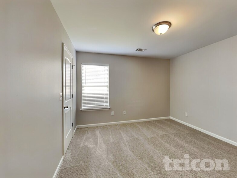 Building Photo - 121 Pristine Dr