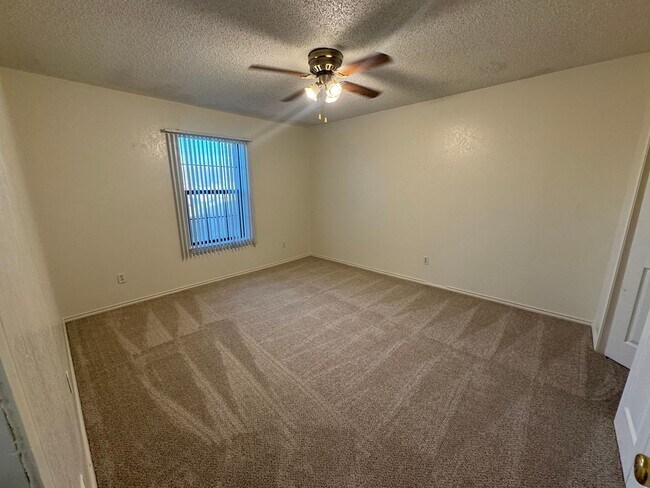 Building Photo - SE 4th St #103